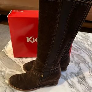 Beautiful wedge suede boots size 9⚡️⚡️